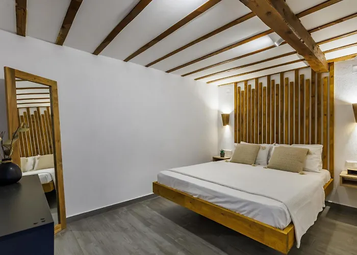 Solea - Bright Escape In 스코펠로스 타운