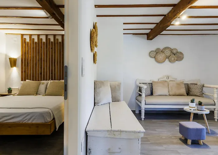 Solea - Bright Escape In 스코펠로스 타운