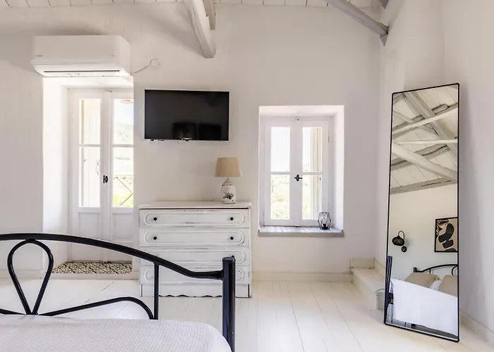 Solea - Bright Escape In * 스코펠로스 타운